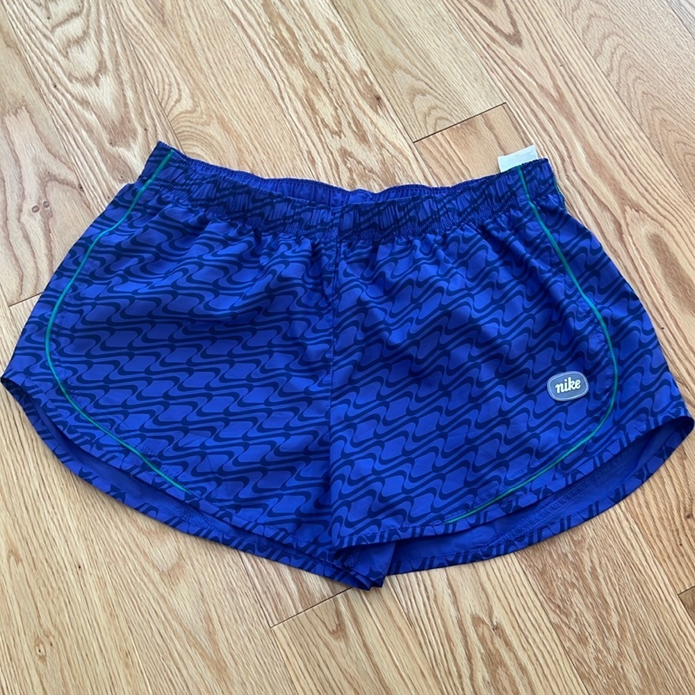 New! Nike printed women’s XL running shorts.